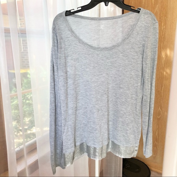 Saks OFF 5TH Grey Rayon top with sleeves - Picture 2 of 9